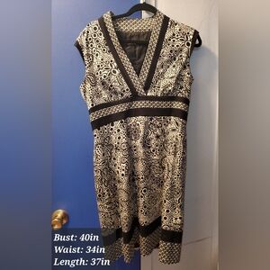 Vintage Style Black/White Floral Dress (Approx size 10/12, look at Measurements)